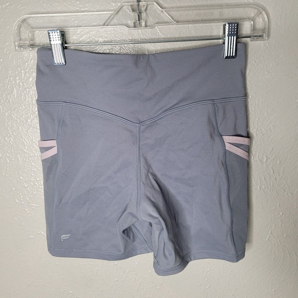 NWT Fabletics Trinity 2 pc workout set gray sports bra sz sm biker shorts xs - Picture 3 of 10